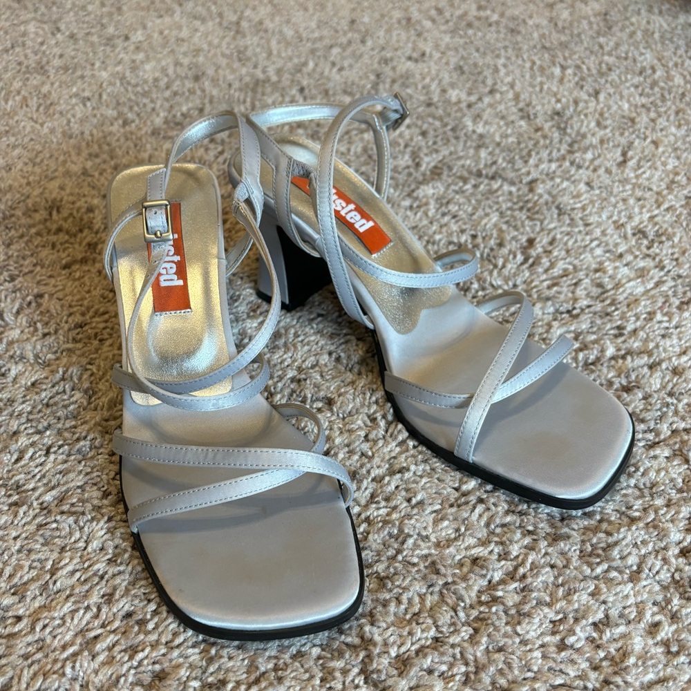Kenneth Cole Unlisted Silver Strappy Heel
